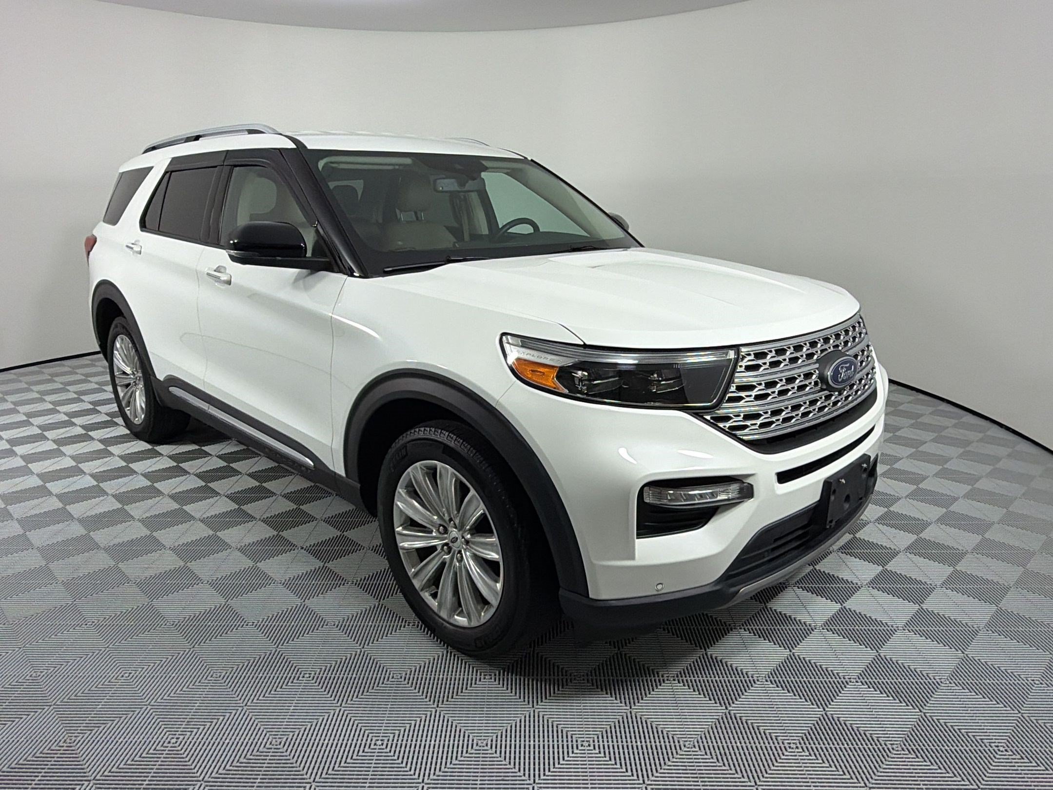 Used 2022 Ford Explorer Limited w/ Equipment Group 301A AWD/4WD image 7