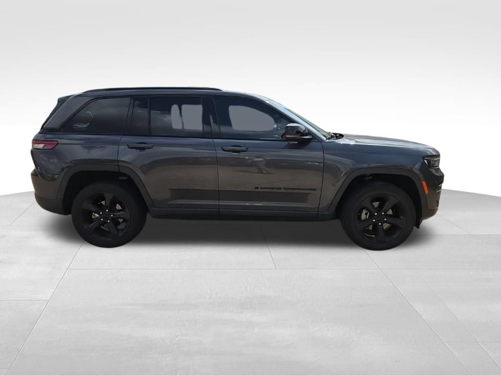 Used 2023 Jeep Grand Cherokee Altitude AWD/4WD image 5