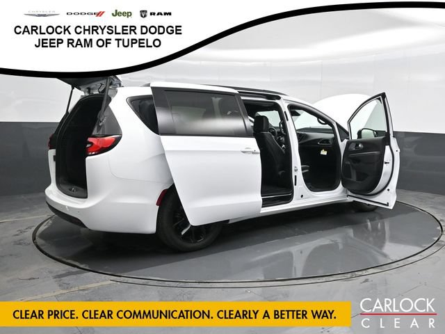 New 2026 Chrysler Pacifica Limited w/ Uconnect Theater Family Group FWD image 74