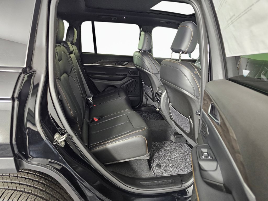 New 2026 Jeep Grand Cherokee Limited AWD/4WD image 38