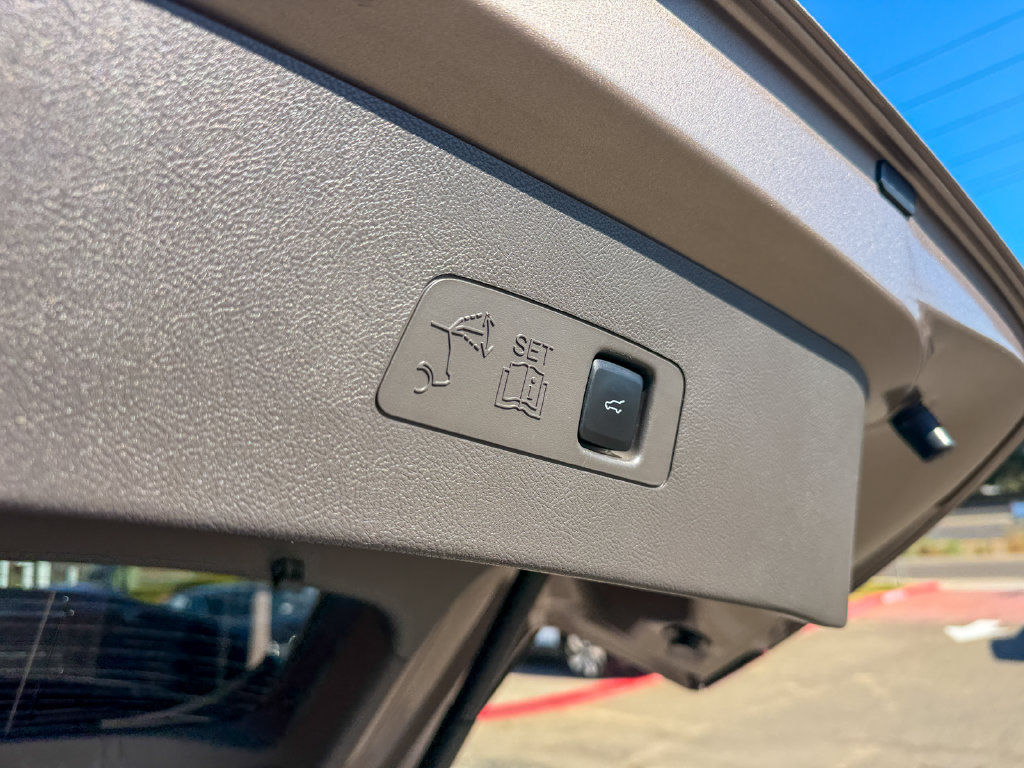 Used 2021 Lincoln Corsair FWD w/ Premium Package image 30
