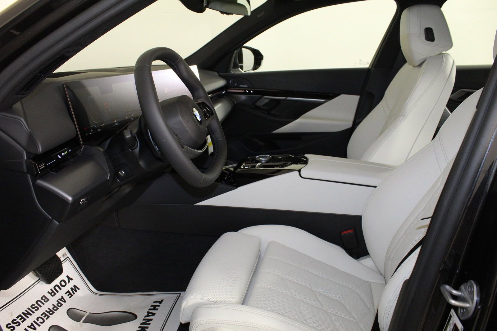 Used 2025 BMW 530i w/ Premium Package image 29