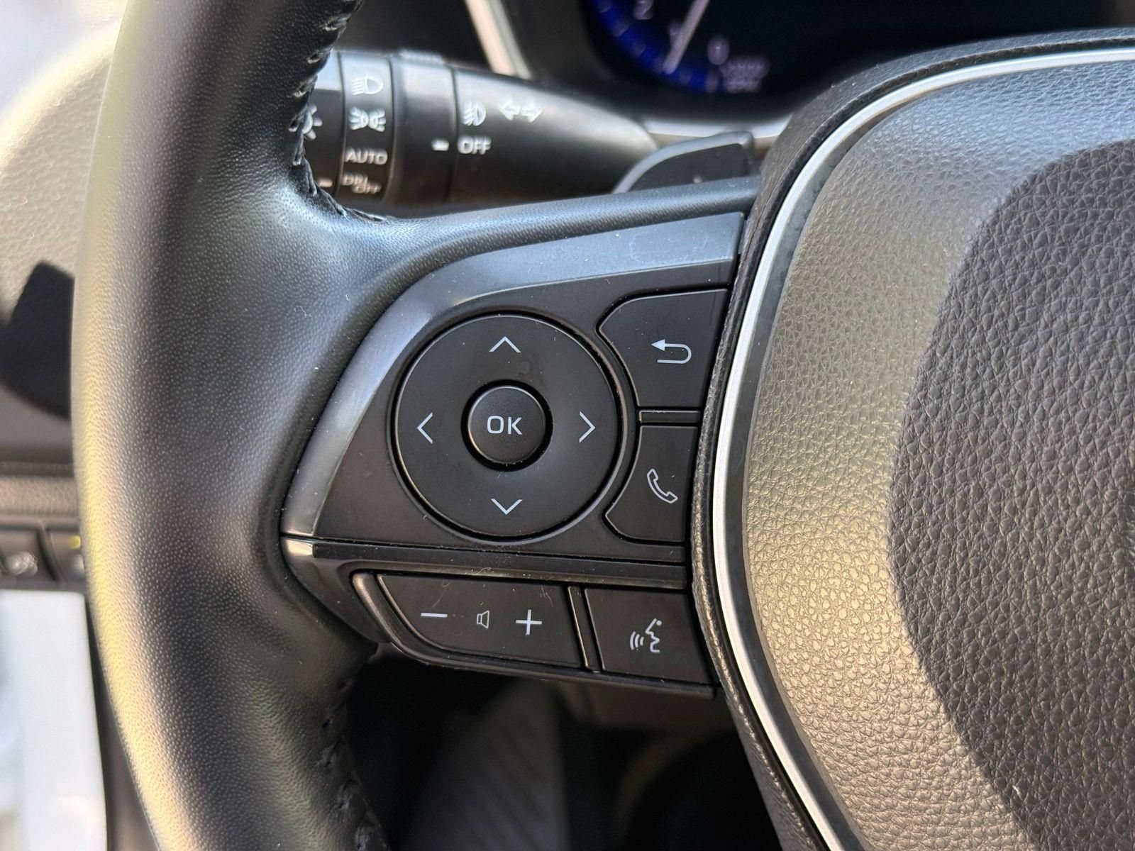 Used 2019 Toyota Corolla XSE FWD image 33
