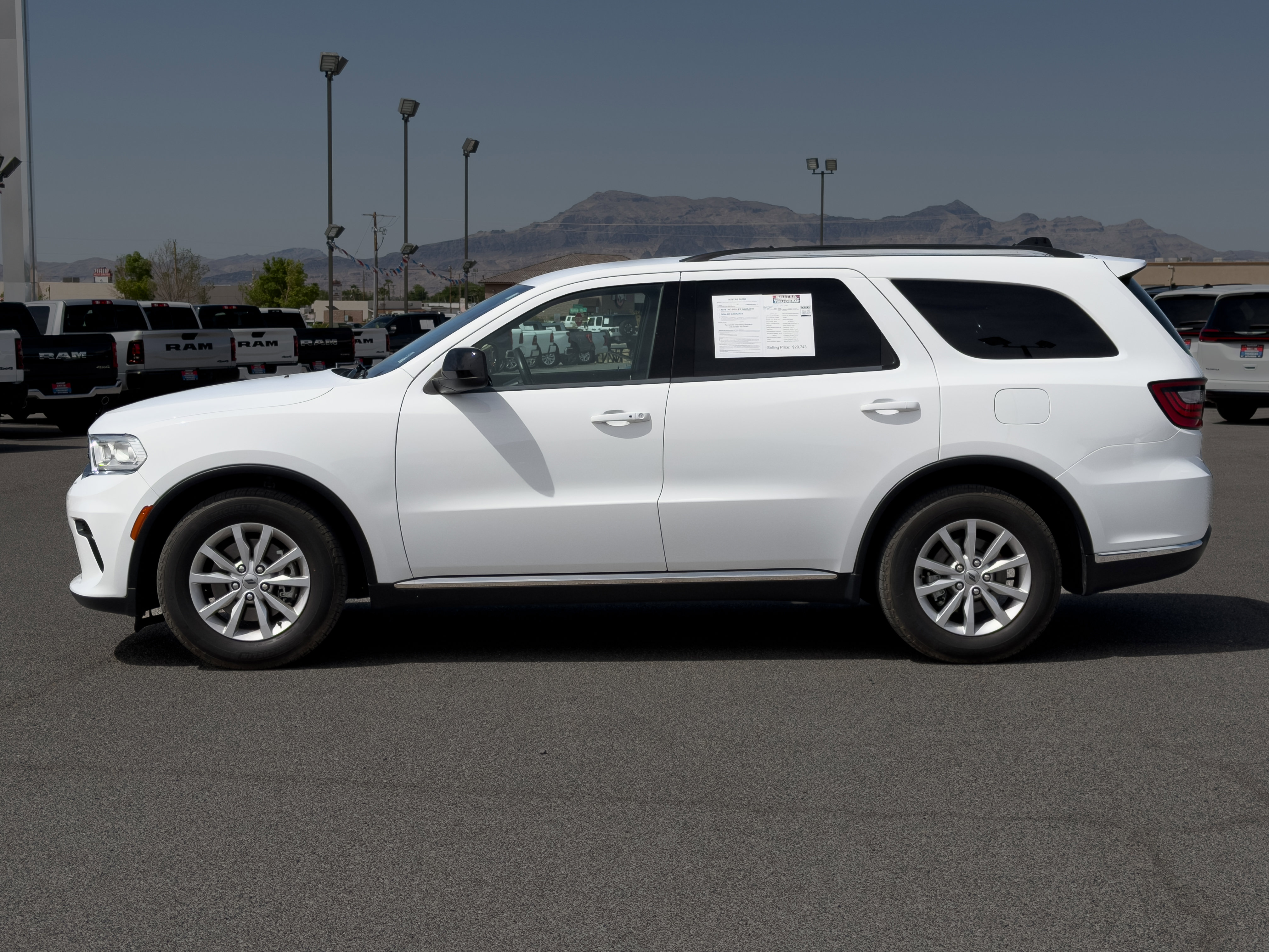 Used 2023 Dodge Durango SXT Launch Edition RWD image 2