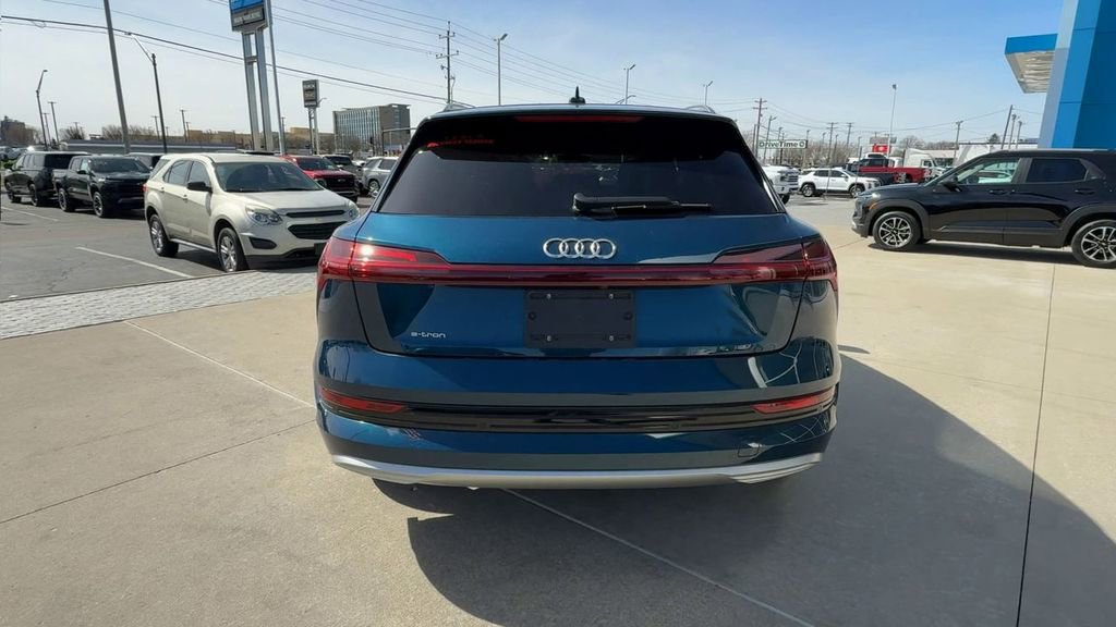 Used 2019 Audi e-tron Premium Plus image 7