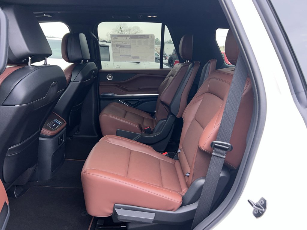 New 2026 Lincoln Navigator Reserve image 16