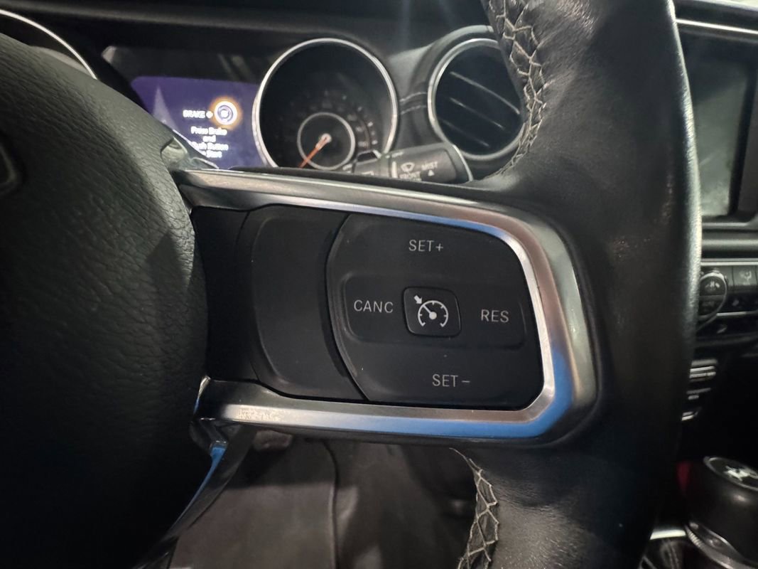 Used 2018 Jeep Wrangler Unlimited Sahara image 14