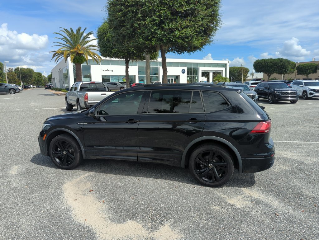 Used 2024 Volkswagen Tiguan SE R-Line FWD image 10