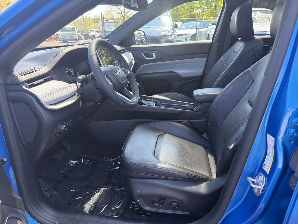 Used 2023 Jeep Compass Latitude w/ Sun and Sound Group AWD/4WD image 12