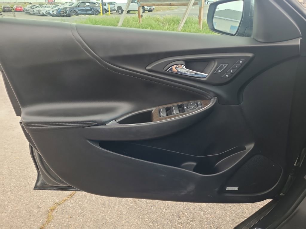 Used 2017 Chevrolet Malibu Premier w/ Premier Sun and Wheel Package FWD image 18