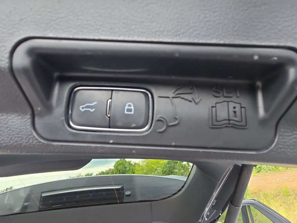 Used 2024 Ford Explorer XLT w/ Equipment Group 202A AWD/4WD image 15