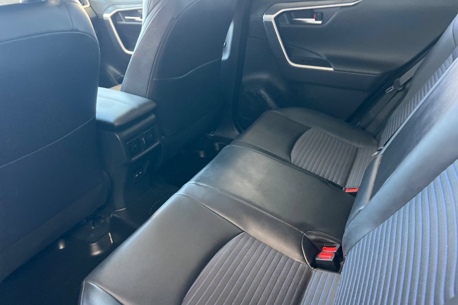 Used 2023 Toyota RAV4 XSE AWD/4WD image 9