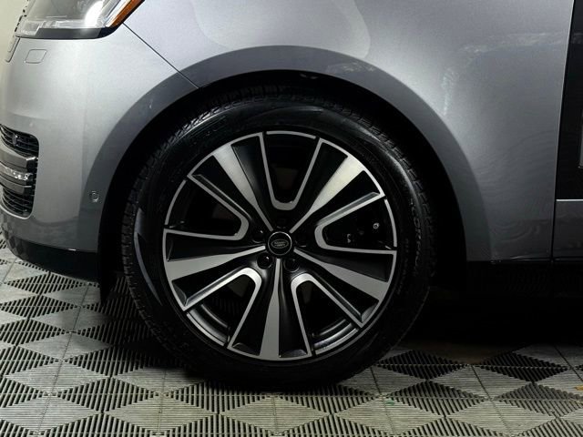 Used 2025 Land Rover Range Rover SE image 10