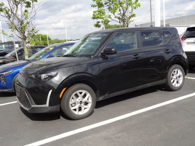 Used 2025 Kia Soul LX w/ LX Technology Package FWD image 2