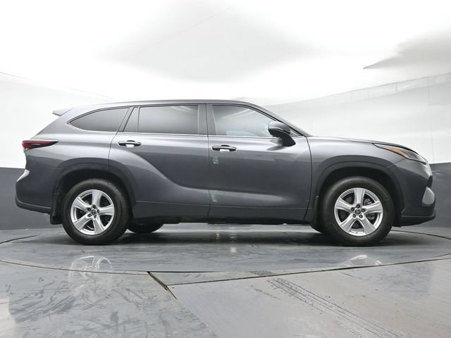 Certified 2024 Toyota Highlander LE AWD/4WD image 37