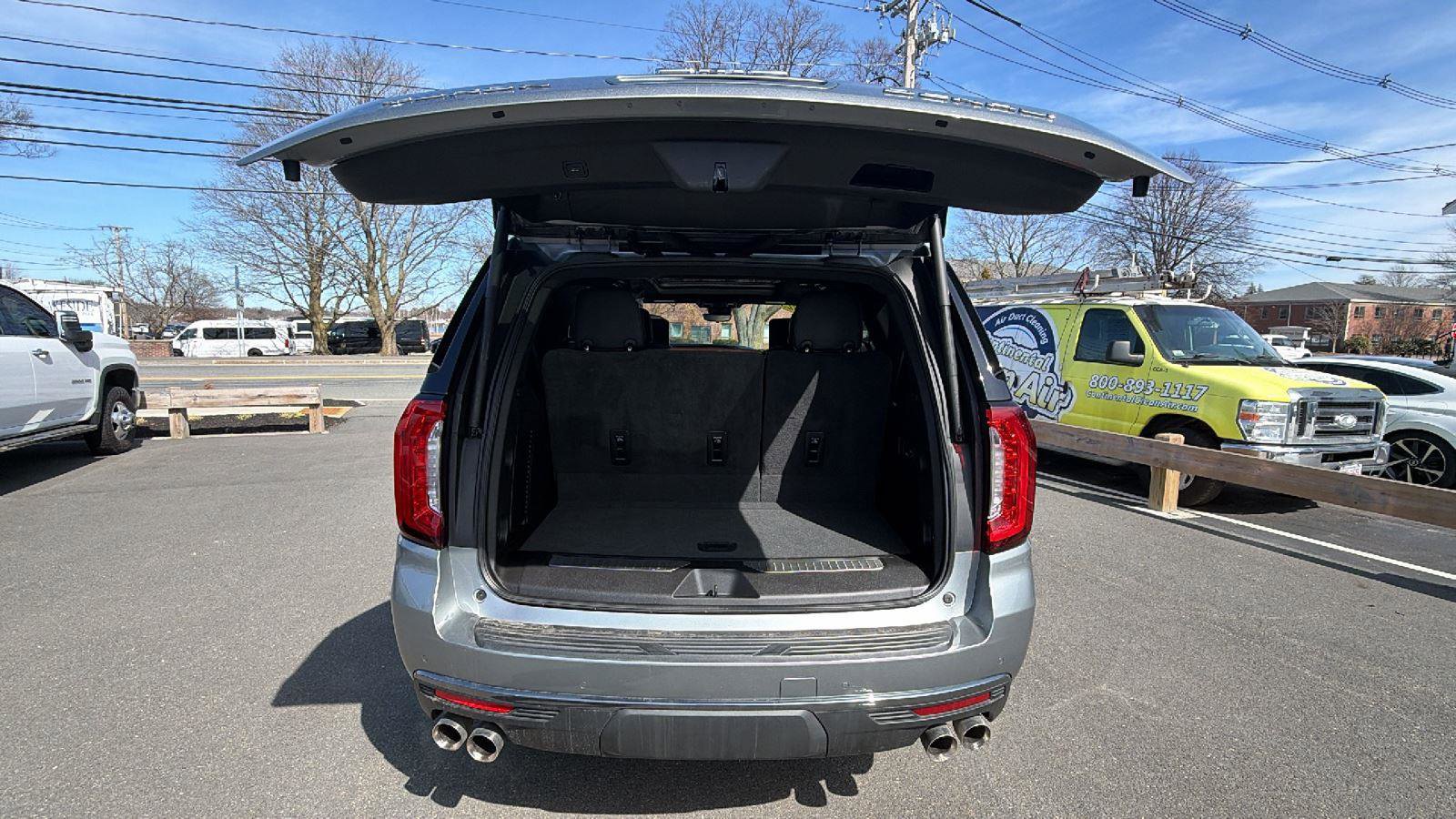 Used 2023 GMC Yukon Denali Ultimate image 10