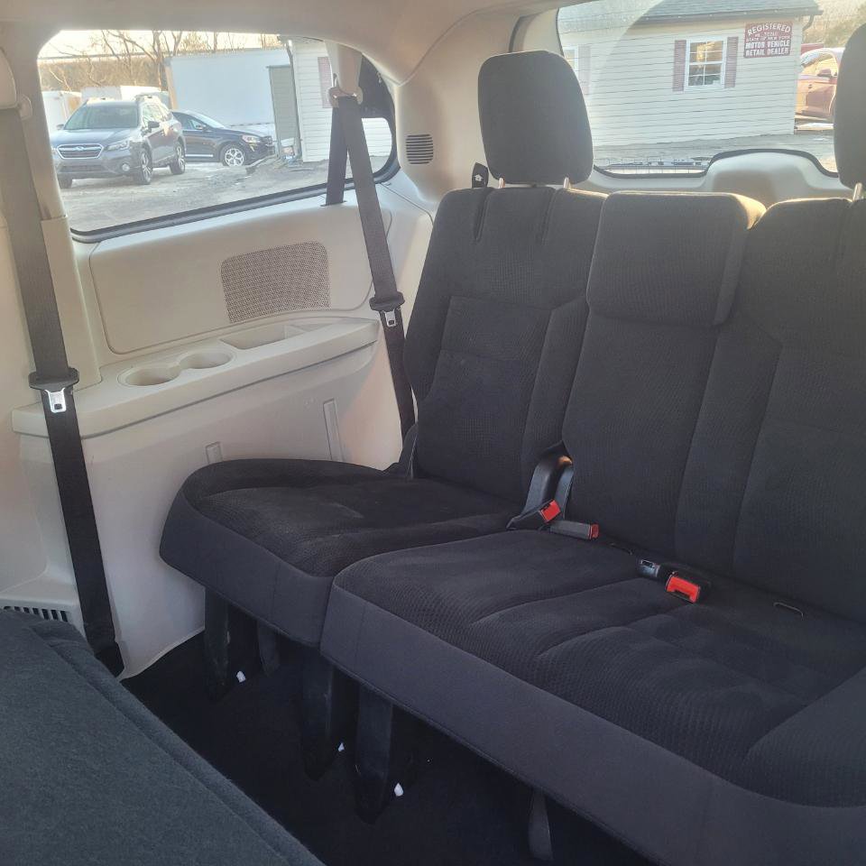 Used 2018 Dodge Grand Caravan SE w/ UConnect Hands-Free Group image 27