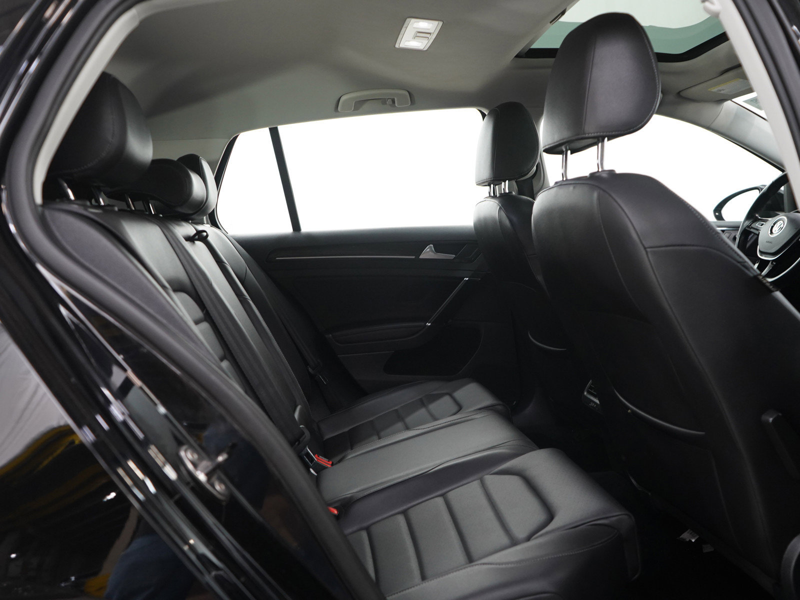 Used 2015 Volkswagen Golf TDI SEL w/ Lighting Package (SEL) image 11