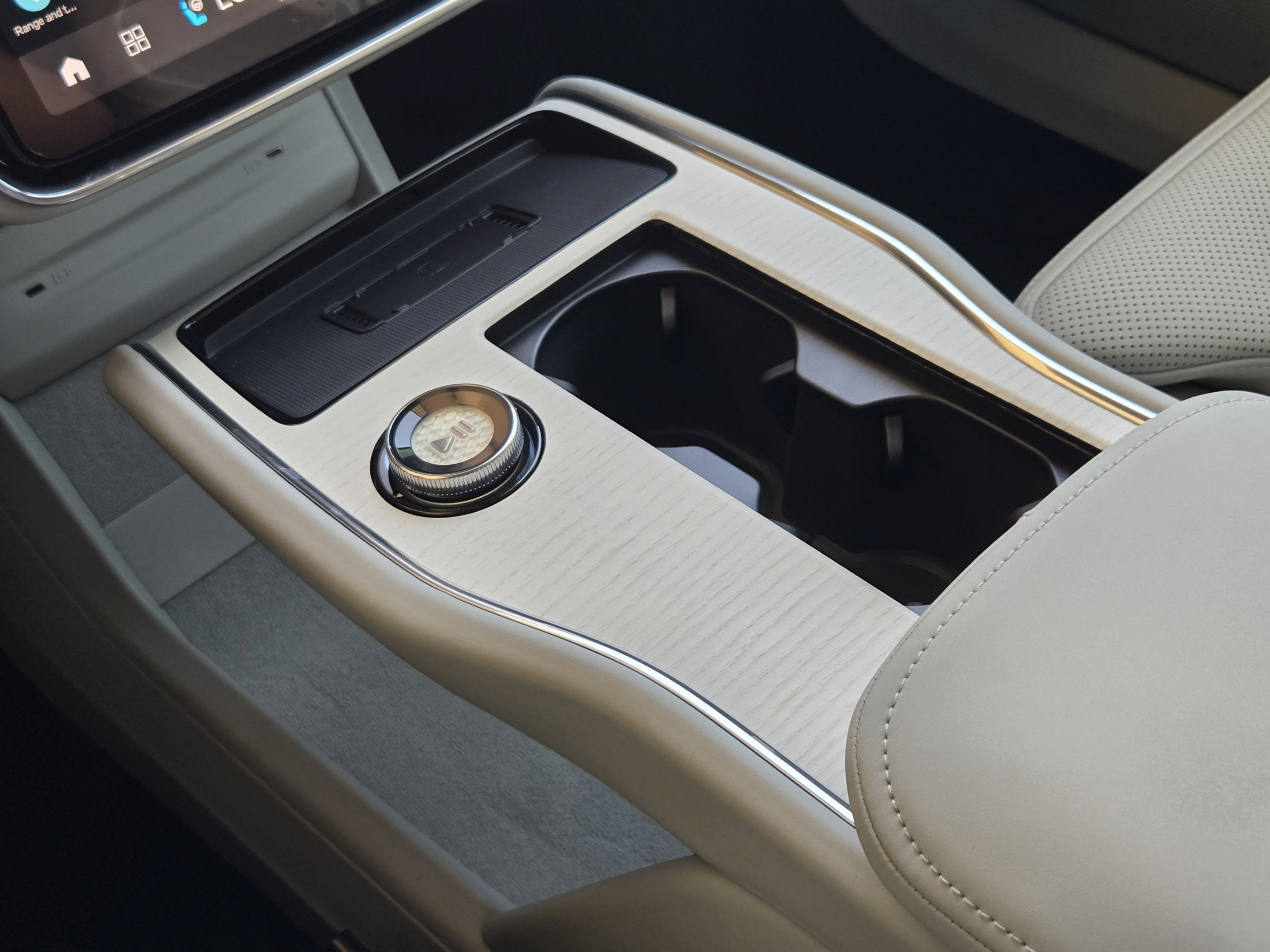 New 2026 Volvo EX90 Plus AWD/4WD image 21