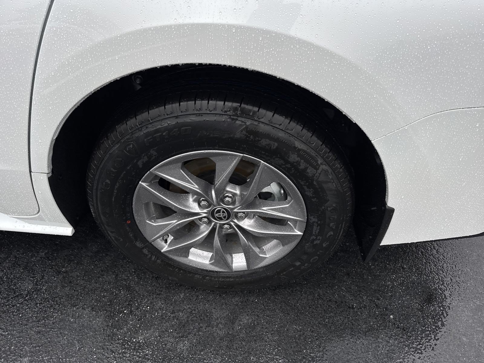New 2025 Toyota Sienna XLE w/ XLE Plus Package FWD image 11
