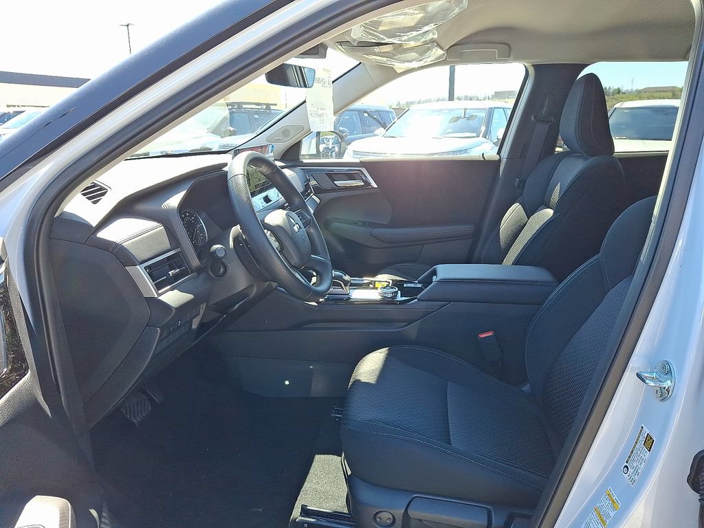 New 2026 Mitsubishi Outlander ES AWD/4WD image 6
