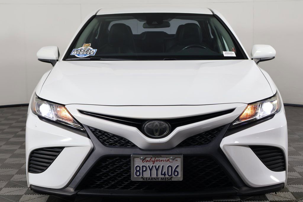Used 2020 Toyota Camry SE FWD image 2