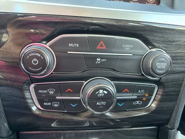 Used 2017 Chrysler 300 Limited RWD image 28