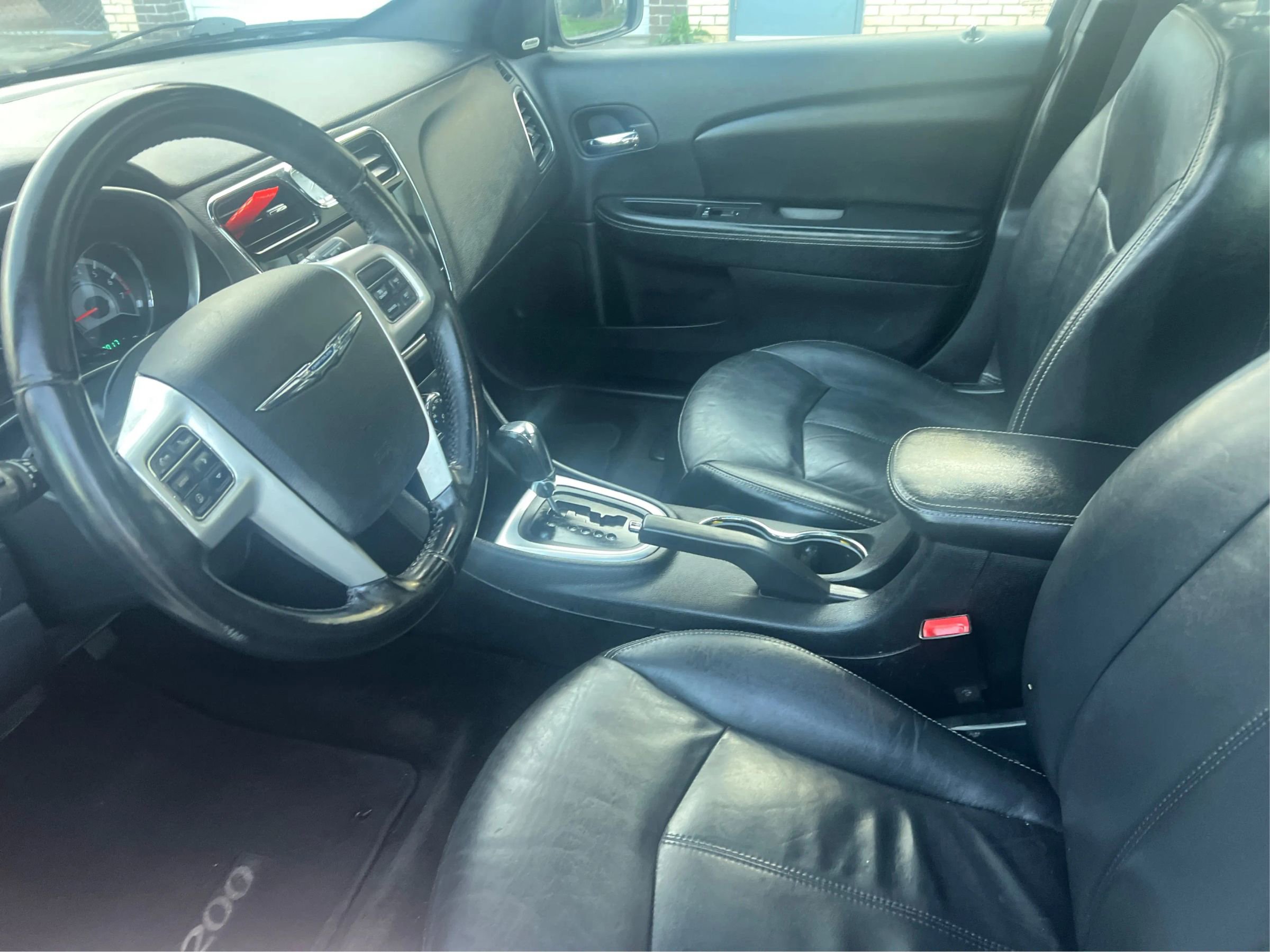 Used 2011 Chrysler 200 Limited FWD image 10