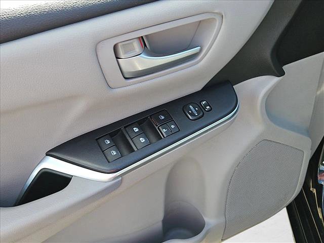 Used 2017 Toyota Camry SE FWD image 10
