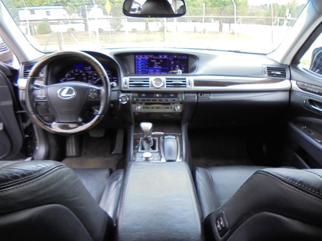 Used 2013 Lexus LS 460 AWD image 35