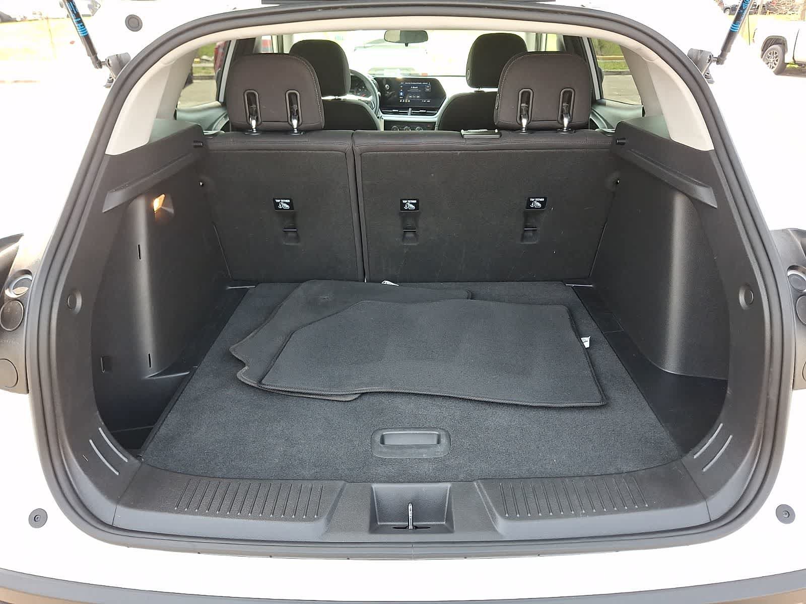 Used 2025 Chevrolet Trax LS FWD image 29