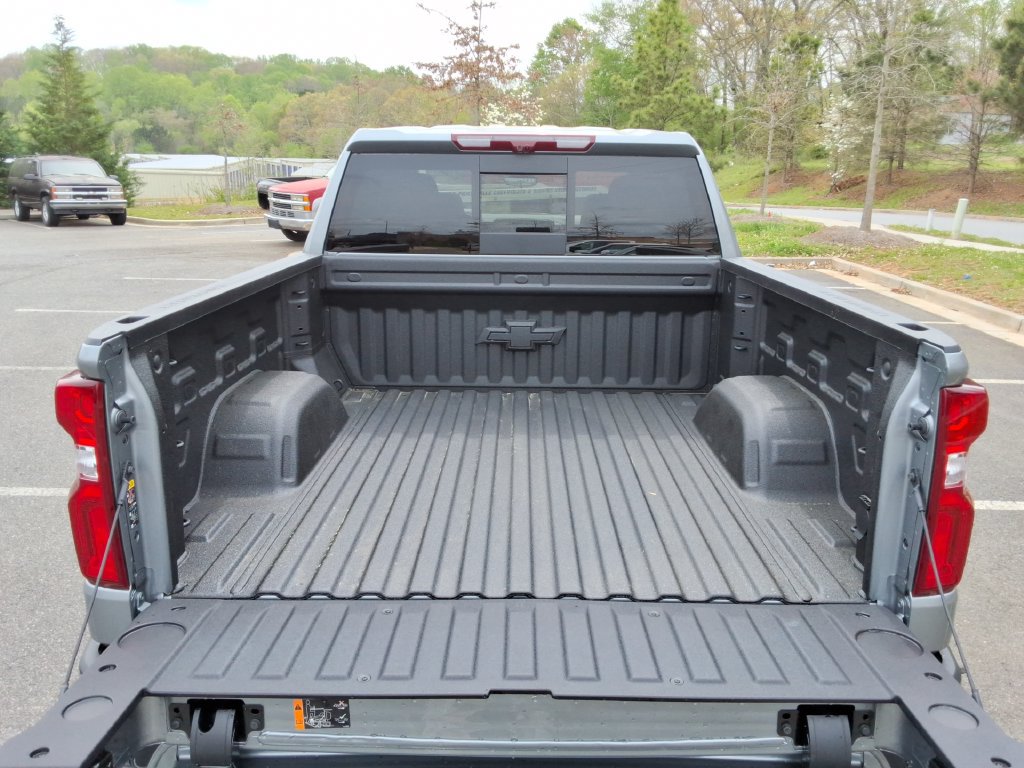 New 2026 Chevrolet Silverado 1500 LTZ w/ LTZ Premium Package AWD/4WD image 16