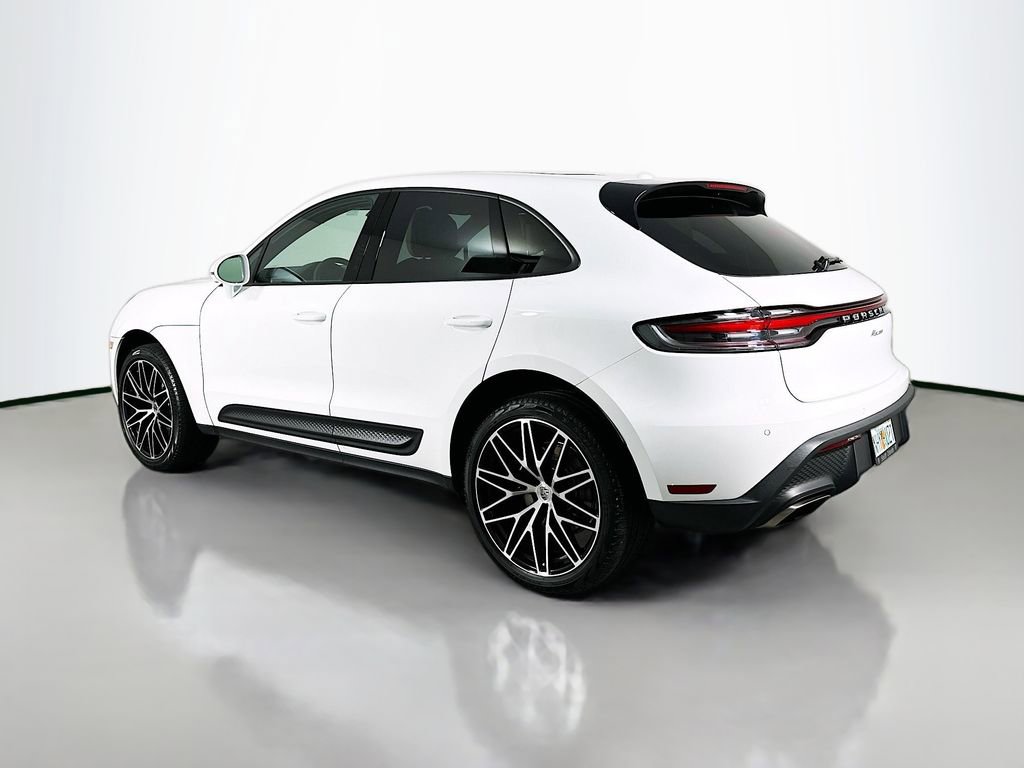 Used 2025 Porsche Macan image 3