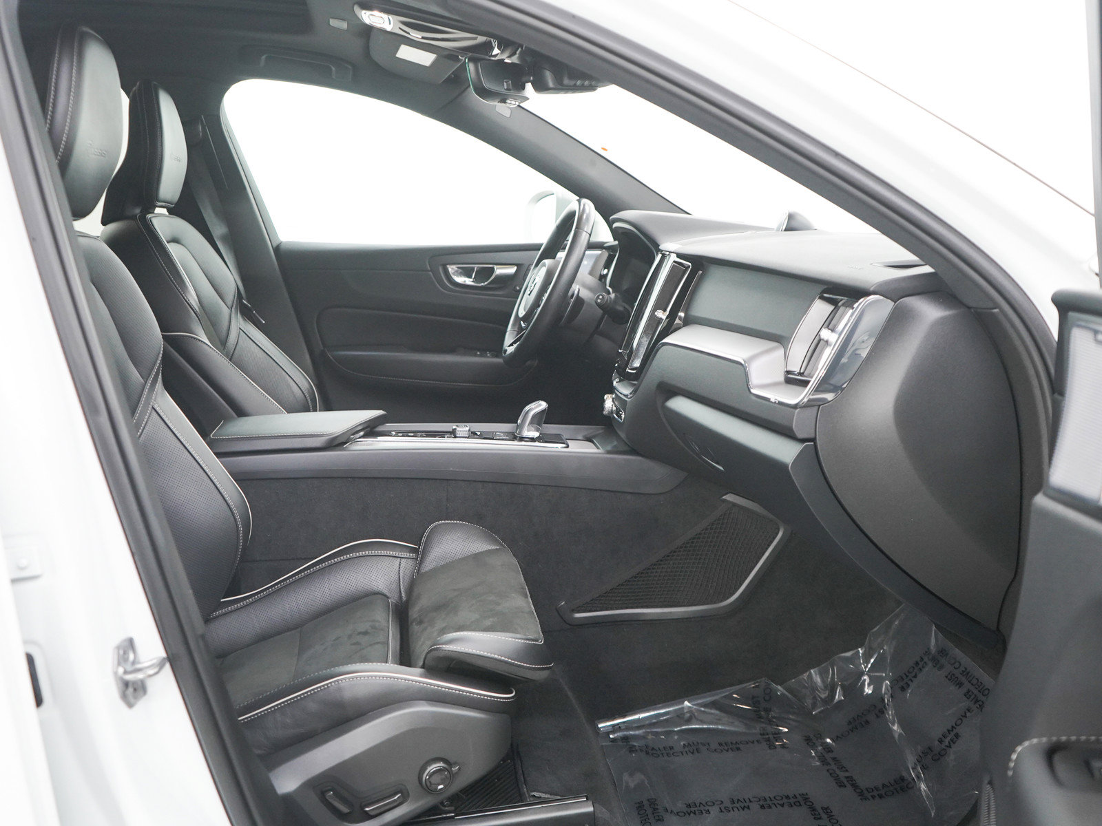 Used 2019 Volvo XC60 T8 R-Design w/ Advanced Package AWD/4WD image 11