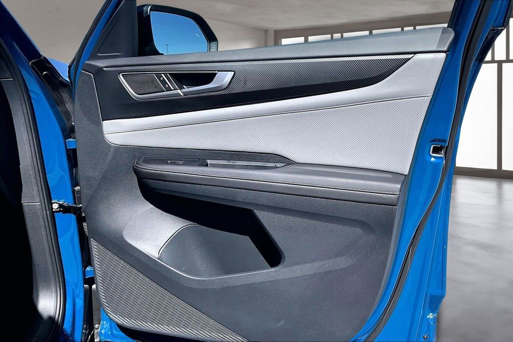 Used 2025 Volkswagen Atlas Cross Sport SEL R-Line image 19