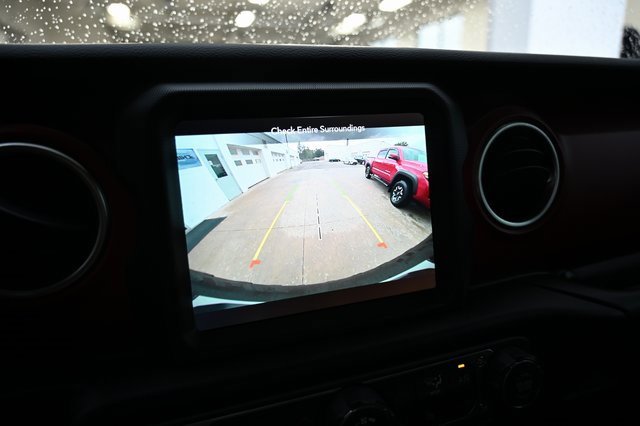 Used 2023 Jeep Wrangler Unlimited Rubicon w/ Cold Weather Group image 17