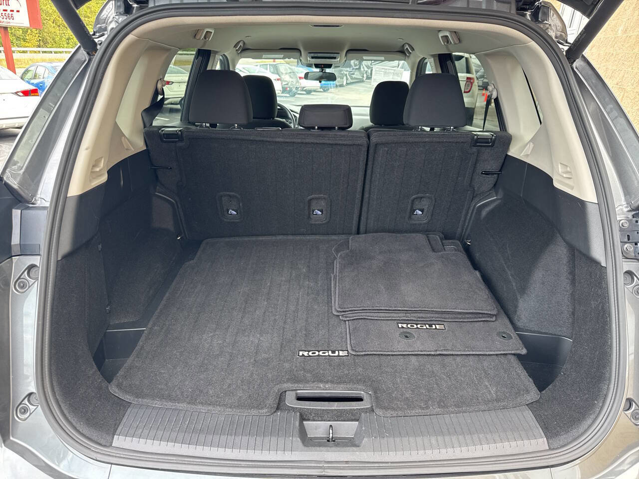 Used 2024 Nissan Rogue SV image 8