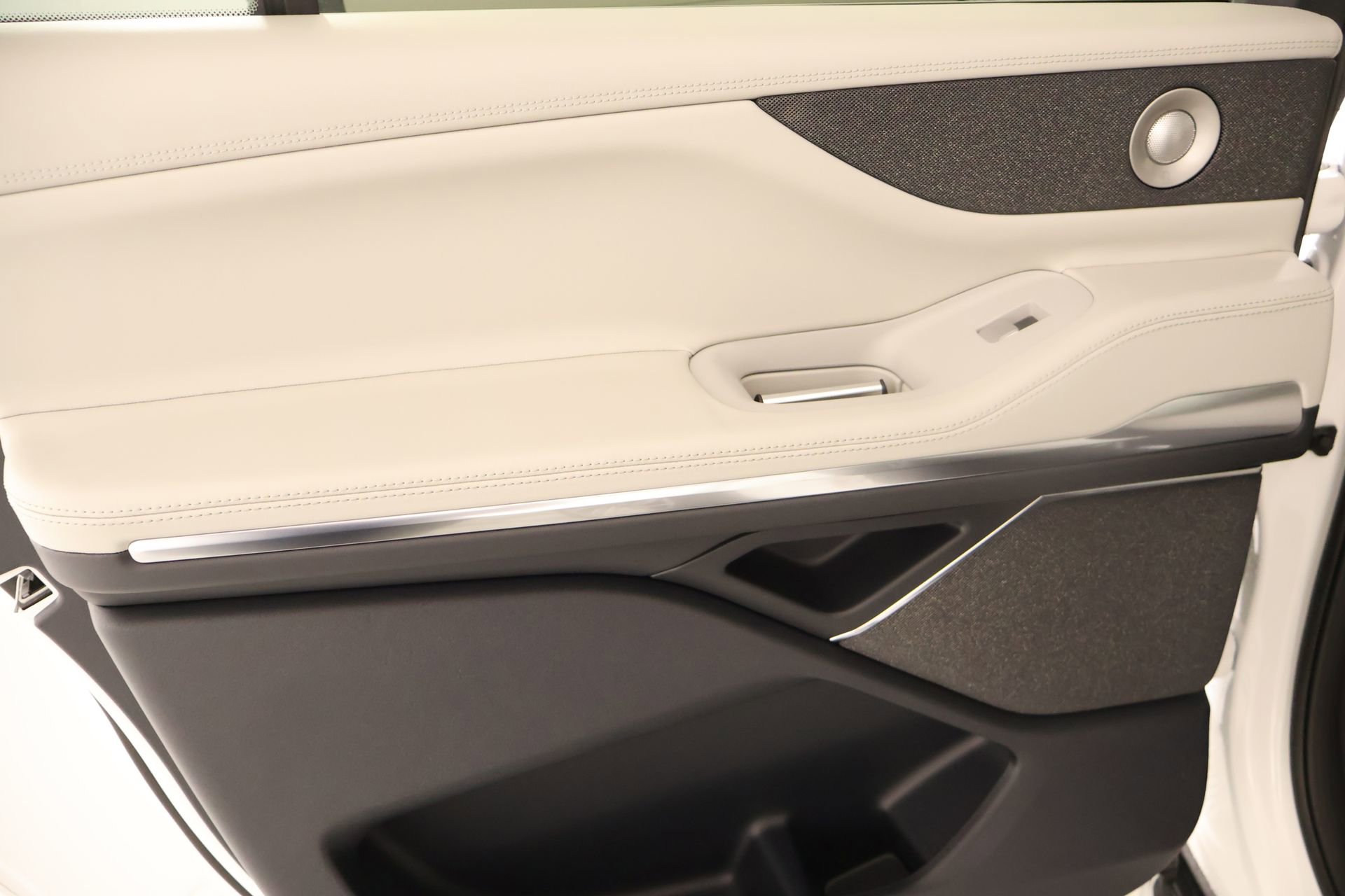 New 2026 Lincoln Navigator L Reserve AWD/4WD image 19