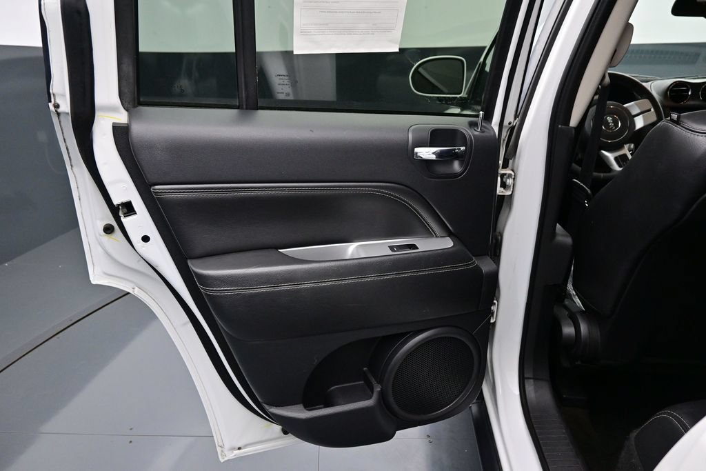Used 2017 Jeep Compass High Altitude FWD image 23