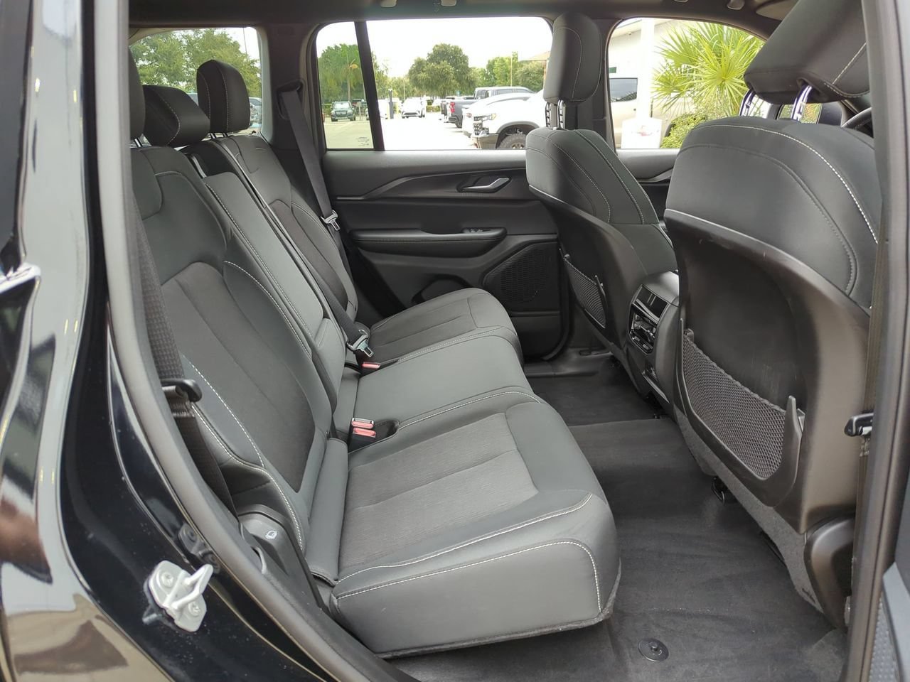 Used 2025 Jeep Grand Cherokee Laredo X w/ Trailer Tow Package AWD/4WD image 25