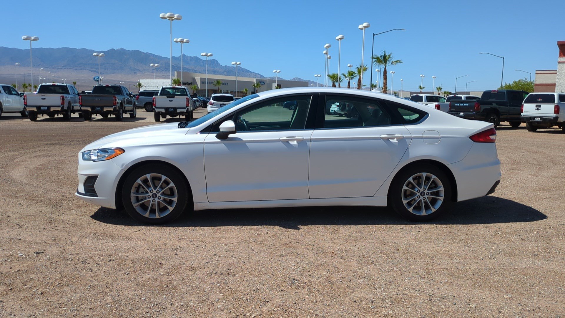 Used 2020 Ford Fusion SE FWD image 6