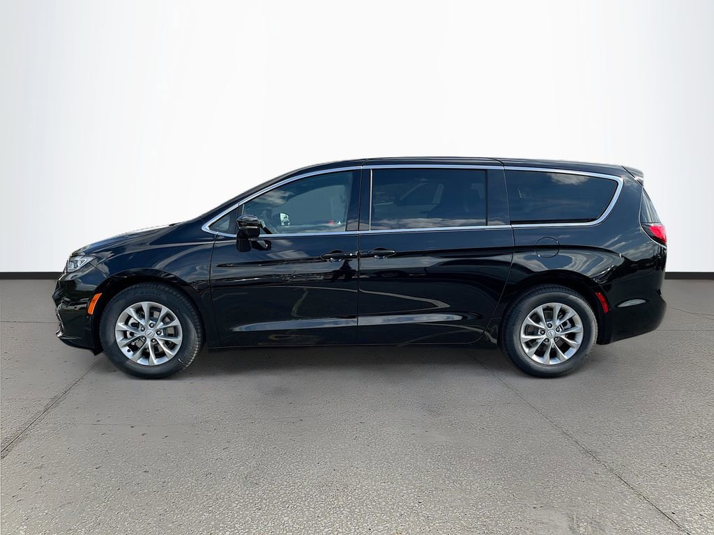 New 2026 Chrysler Pacifica Limited FWD image 4