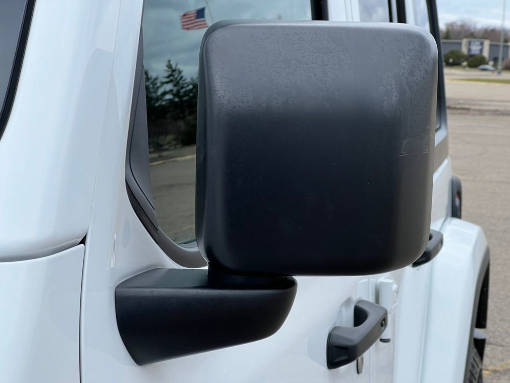 Used 2018 Jeep Wrangler Unlimited Sahara image 38