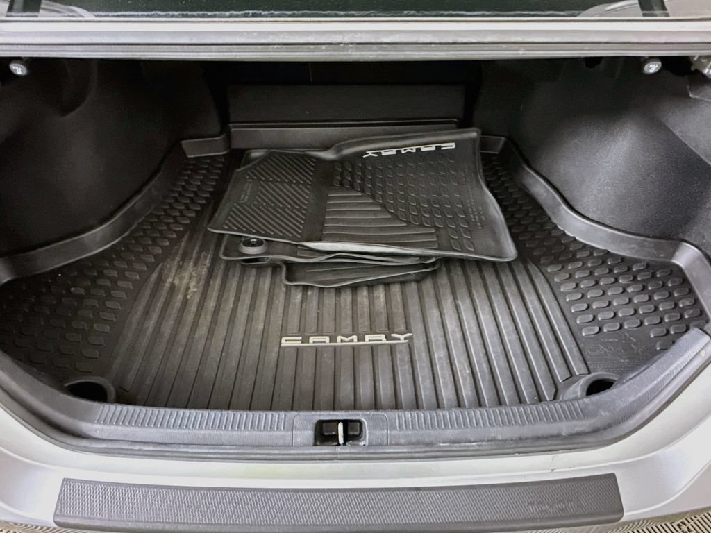 Used 2020 Toyota Camry SE FWD image 27