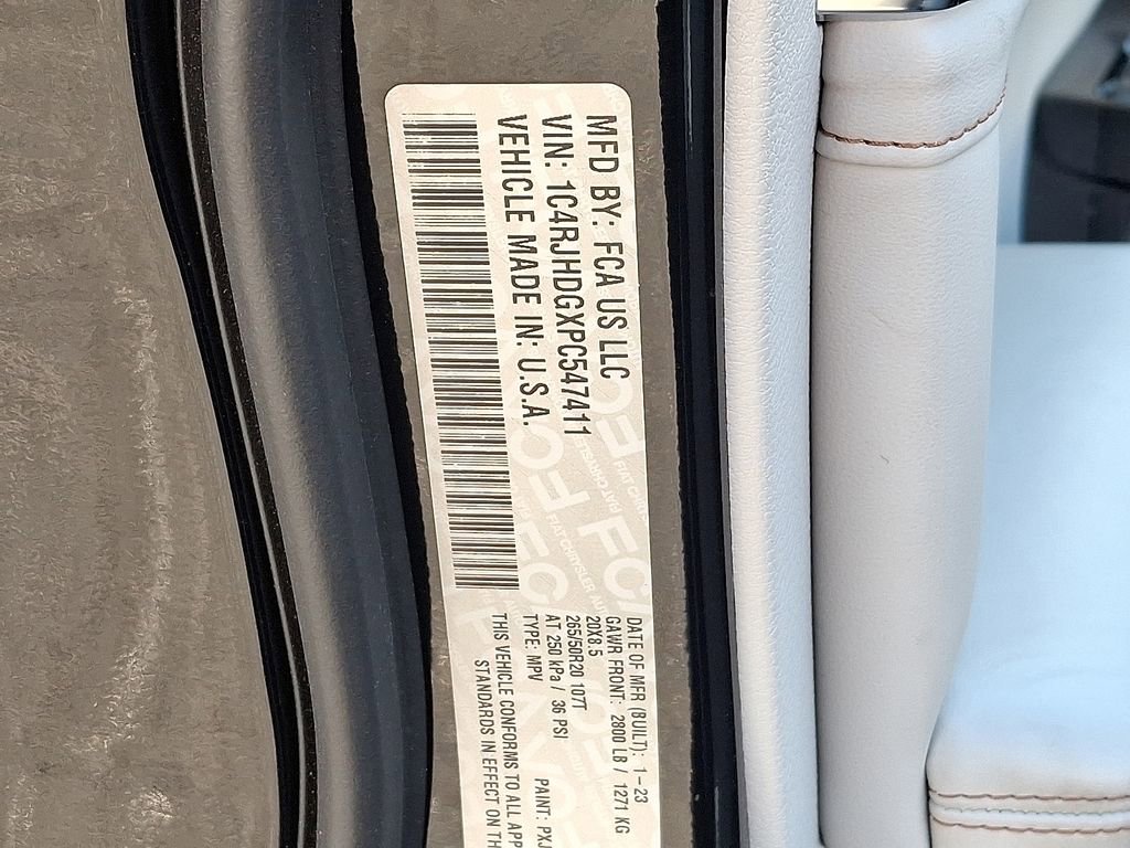 Used 2023 Jeep Grand Cherokee Overland AWD/4WD image 33