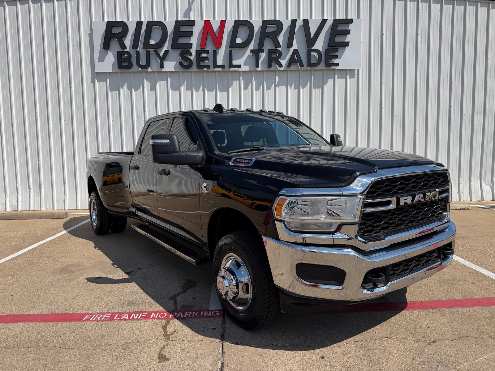 Used 2024 RAM 3500 Tradesman w/ Chrome Appearance Group AWD/4WD image 9