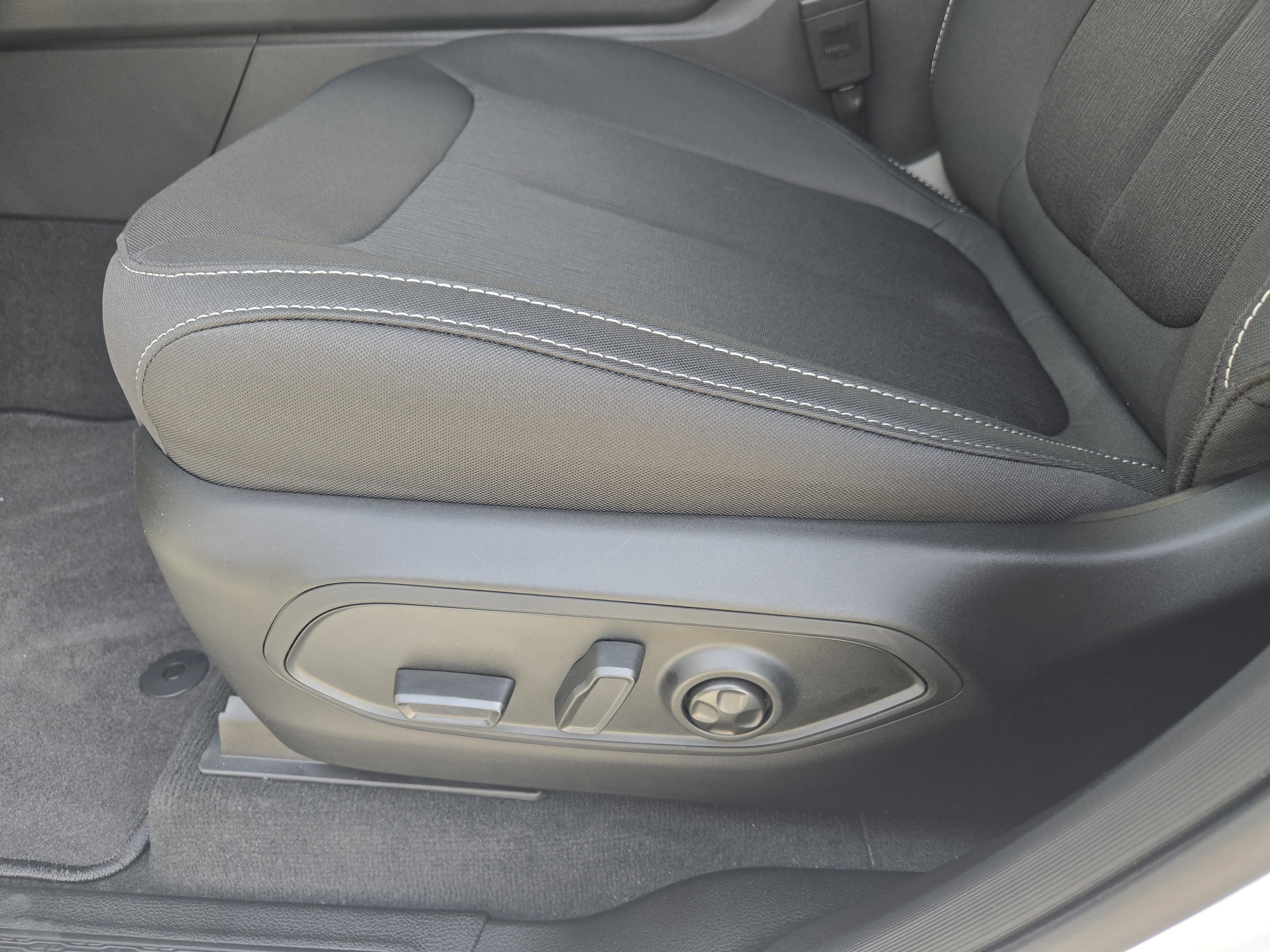 New 2026 Jeep Grand Cherokee Laredo image 19