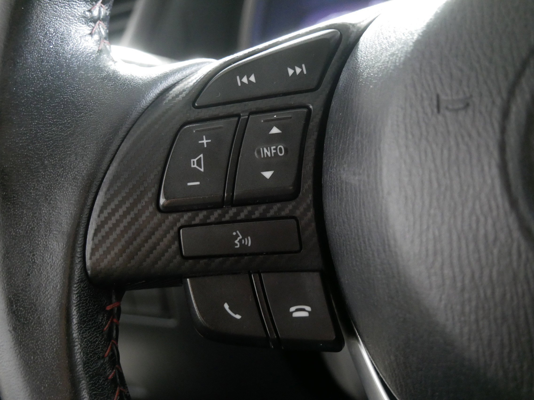 Used 2015 MAZDA MAZDA3 i Touring w/ Technology Package image 27