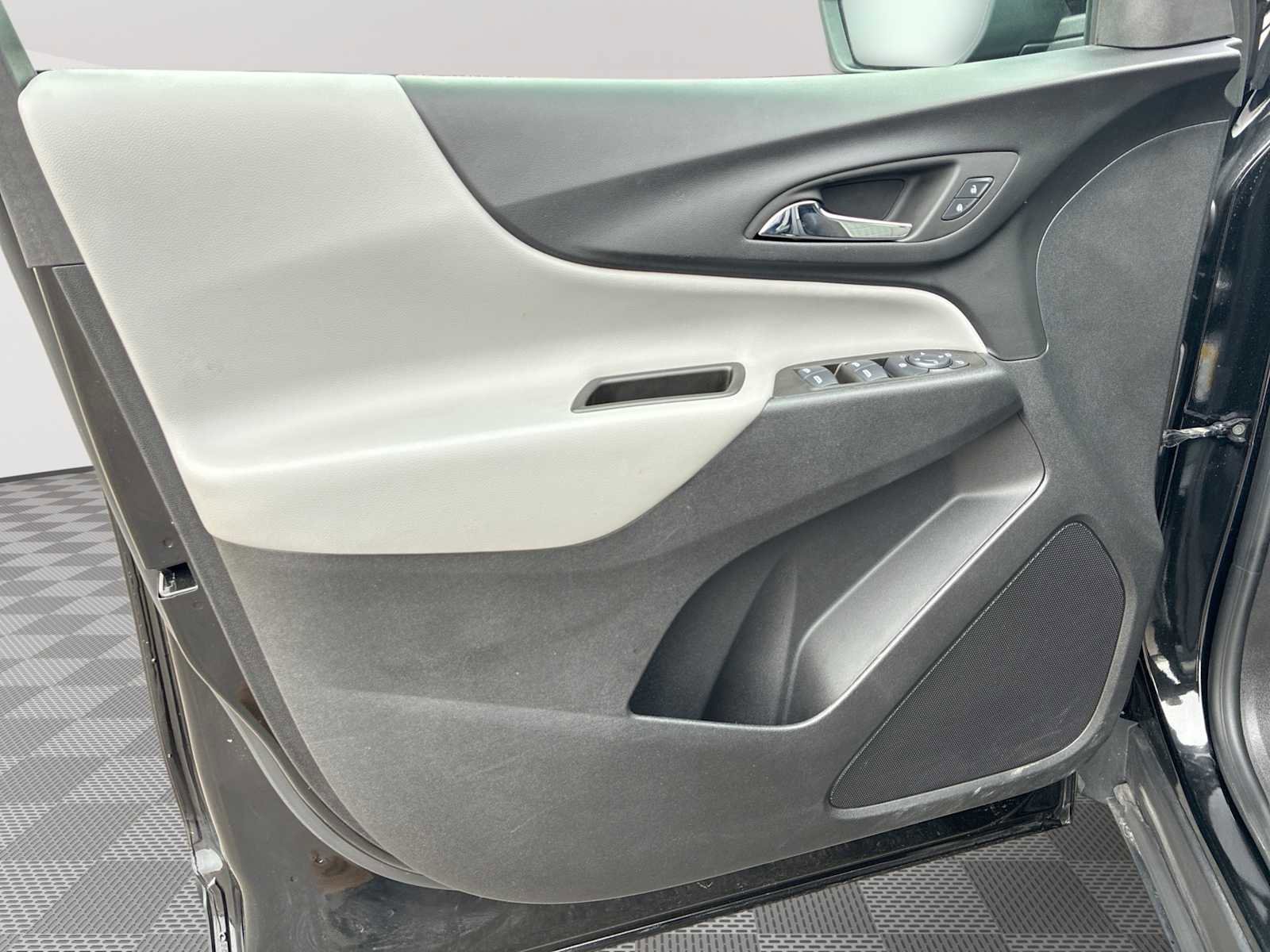 Used 2024 Chevrolet Equinox LS w/ LS Convenience Package image 21