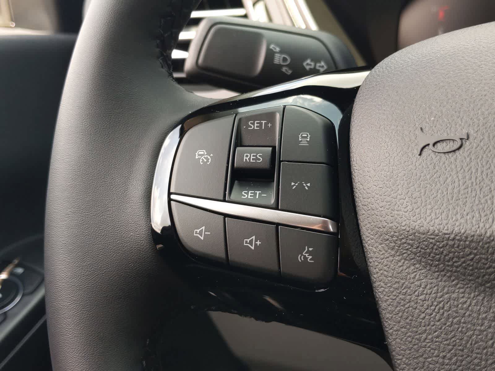 New 2024 Ford Escape SE FWD image 24